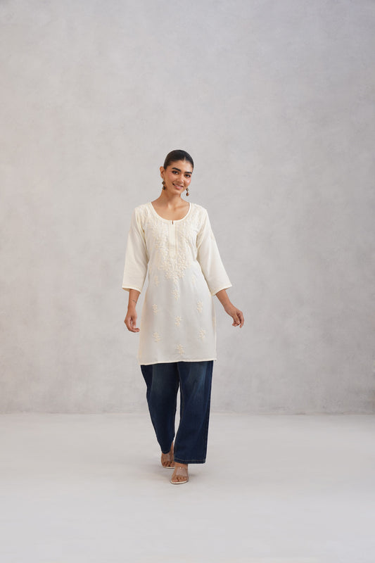 Kayra Off White Embroidered Straight Kurta