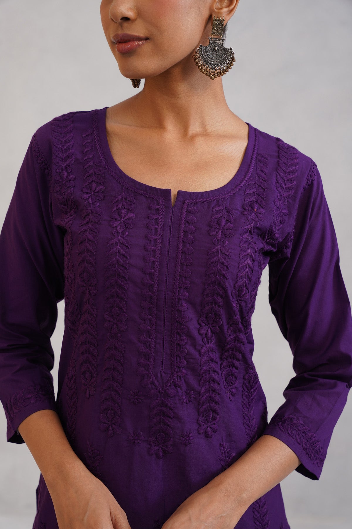 Inaayat Purple Embroidered Straight Kurta