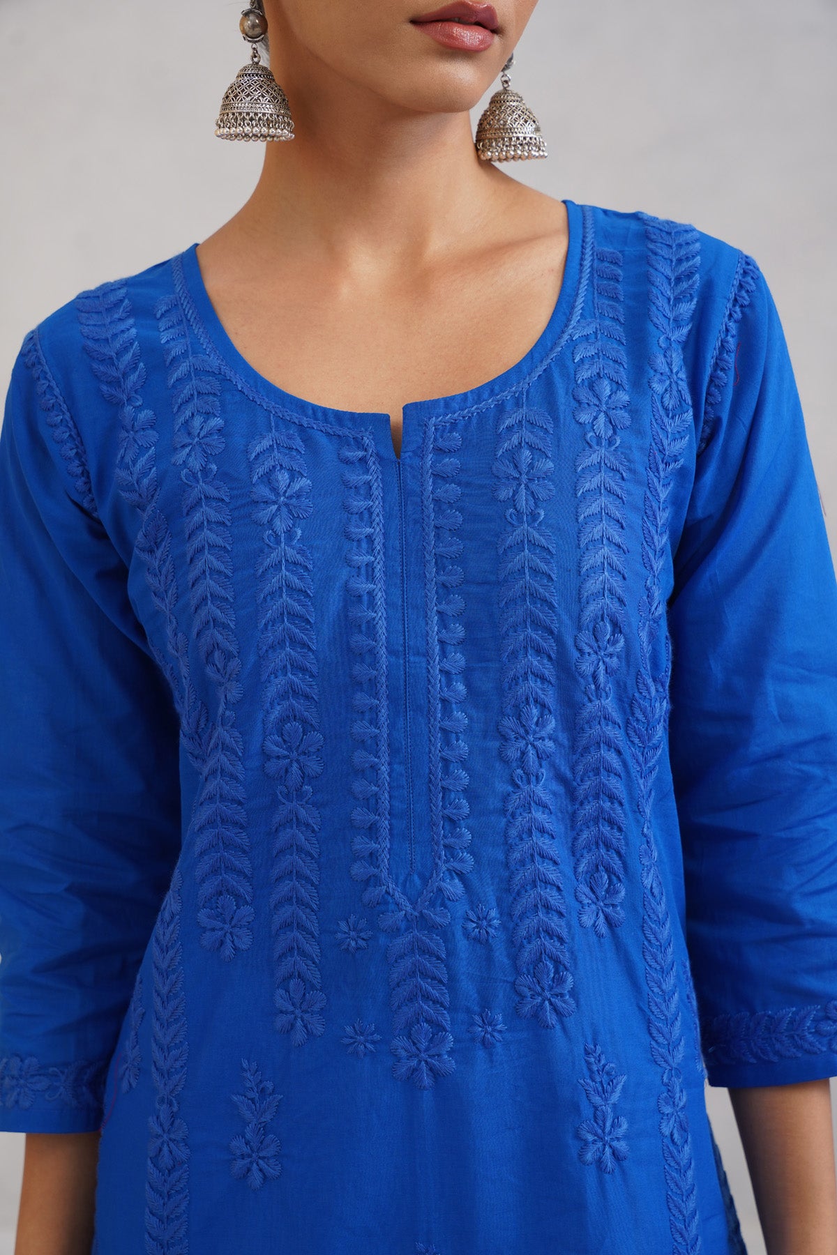 Inaayat Royal Blue Embroidered Straight Kurta