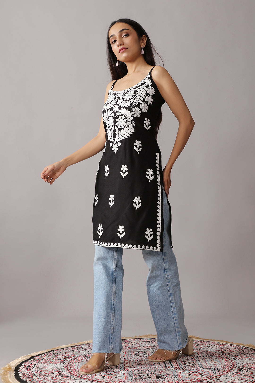 Kalindi Black Sleeveless Straight Kurta