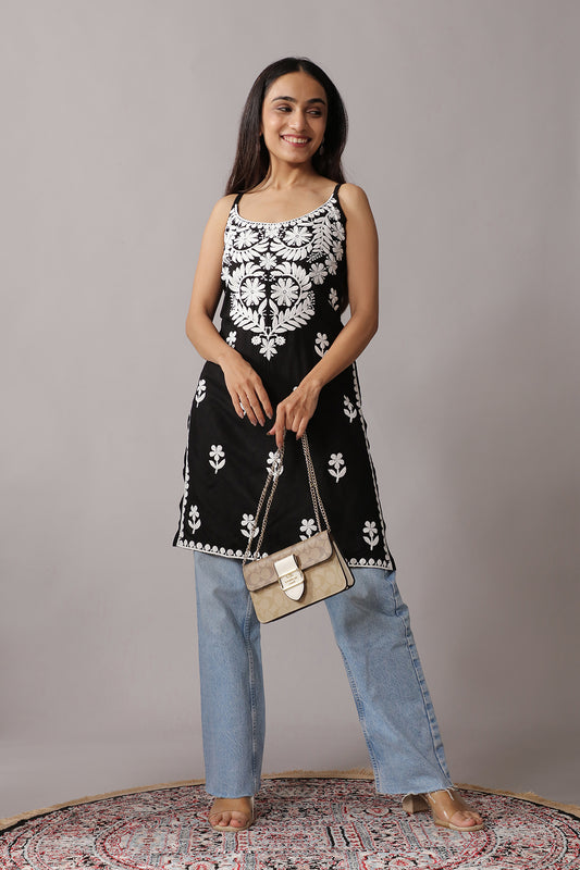 Kalindi Black Sleeveless Straight Kurta