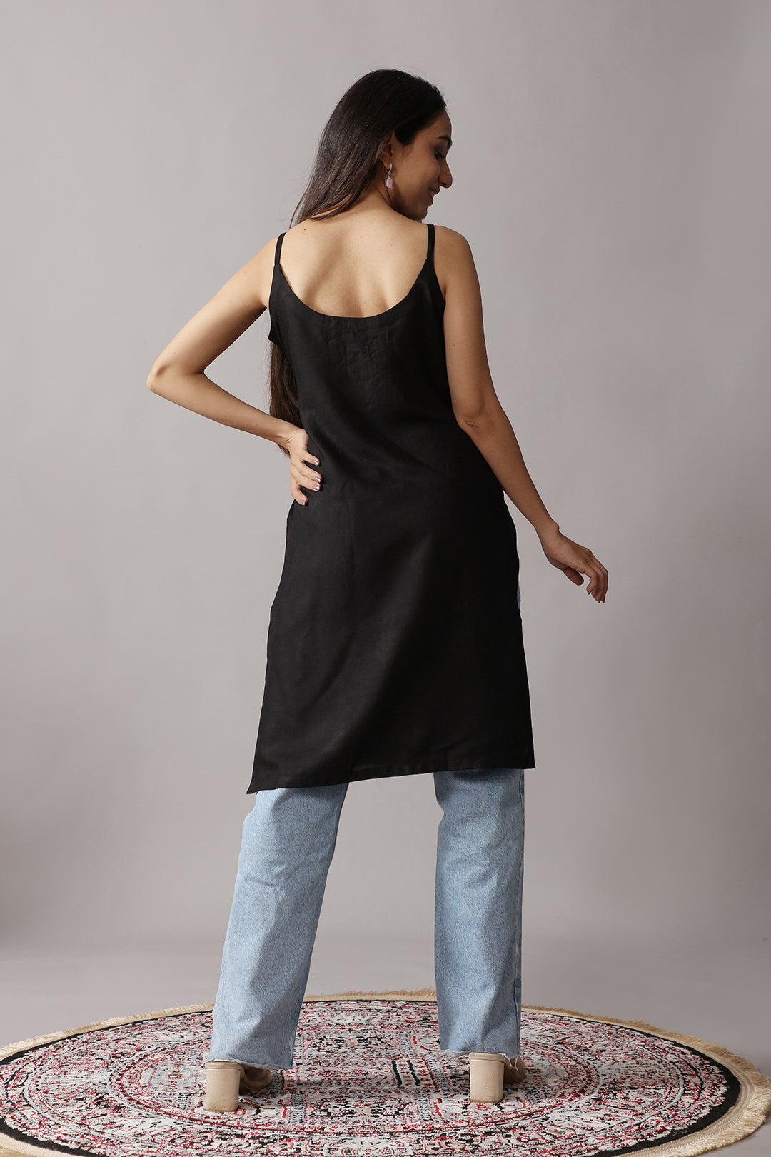 Kalindi Black Sleeveless Straight Kurta