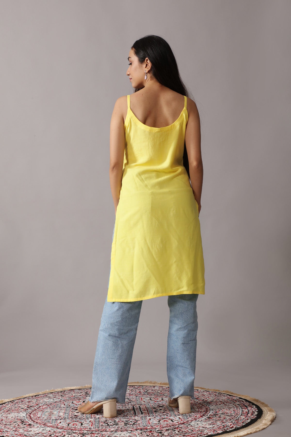 Kalindi Pastel Yellow Sleeveless Straight Kurta