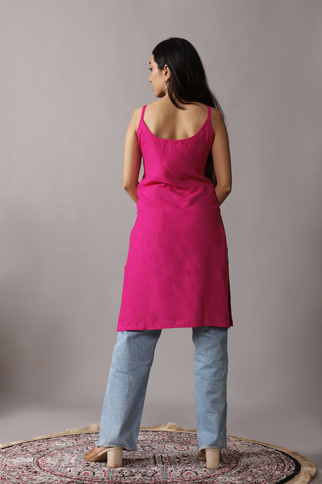Kalindi Magenta Pink Sleeveless Straight Kurta