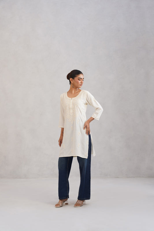 Kayra Off White Embroidered Straight Kurta