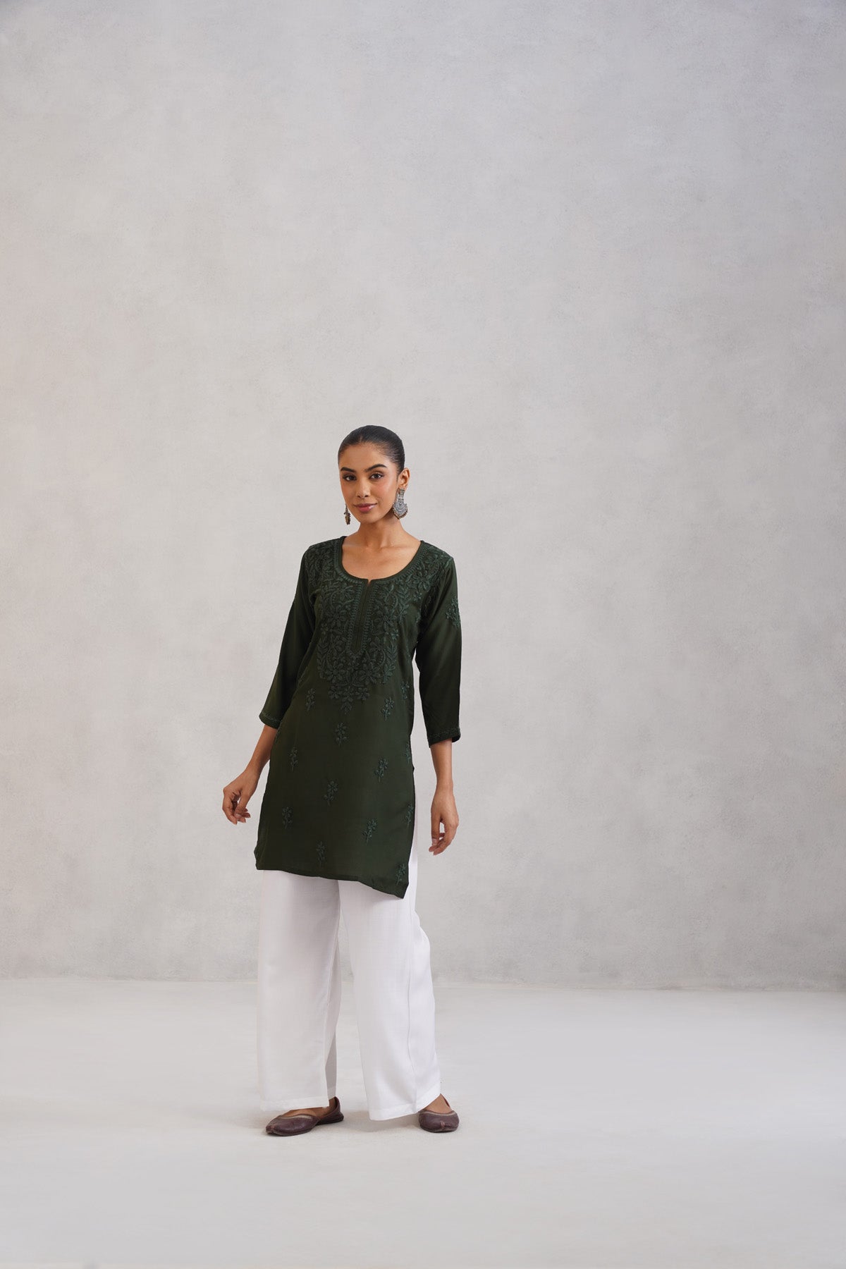 Kayra Dark Green Embroidered Straight Kurta