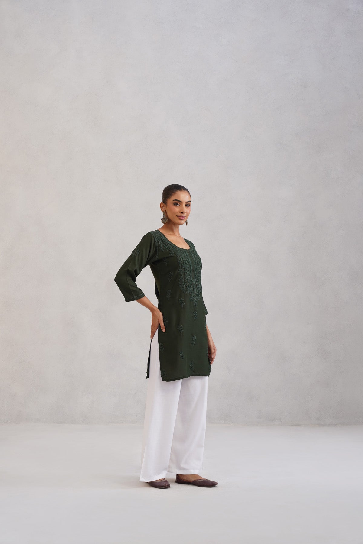 Kayra Dark Green Embroidered Straight Kurta