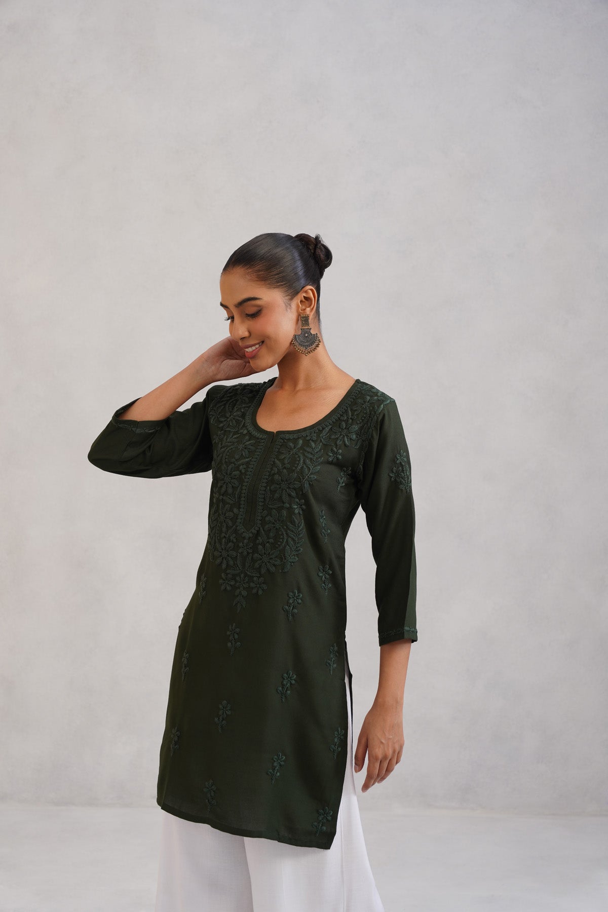 Kayra Dark Green Embroidered Straight Kurta