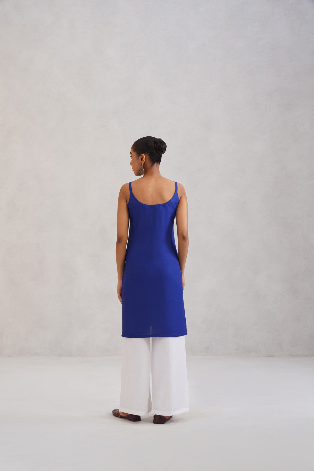 Kalindi Royal Blue Embroidered Sleeveless Straight Kurta