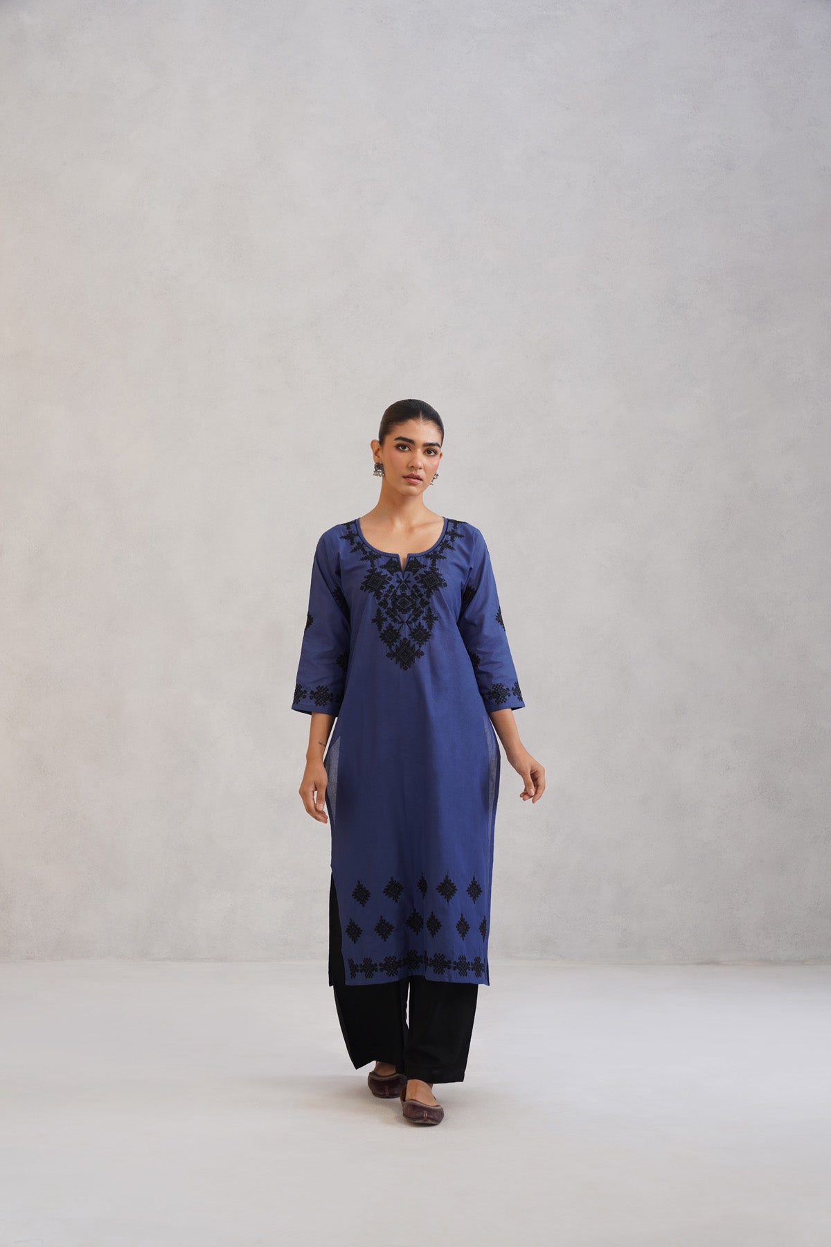 Dua Blue Embroidered Straight Long Kurta