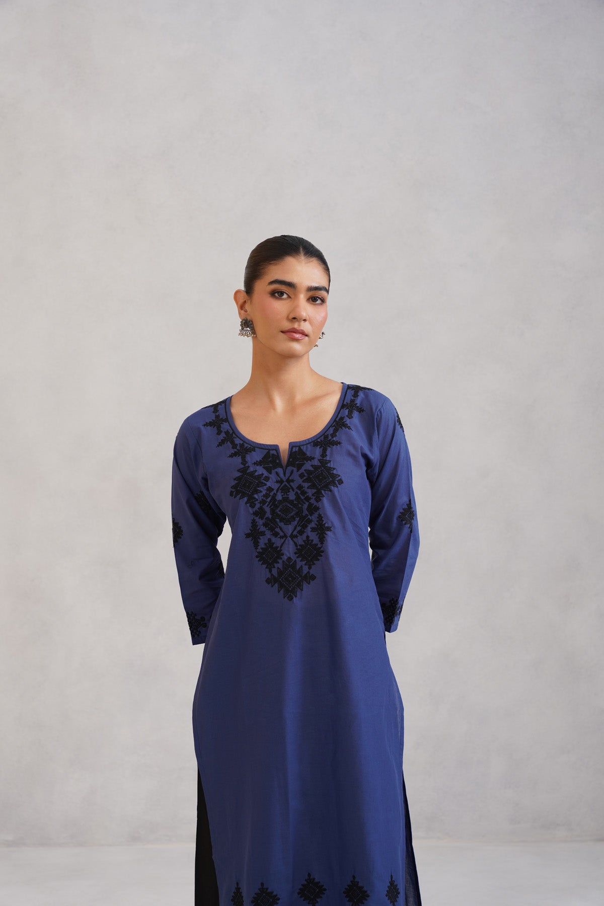 Dua Blue Embroidered Straight Long Kurta