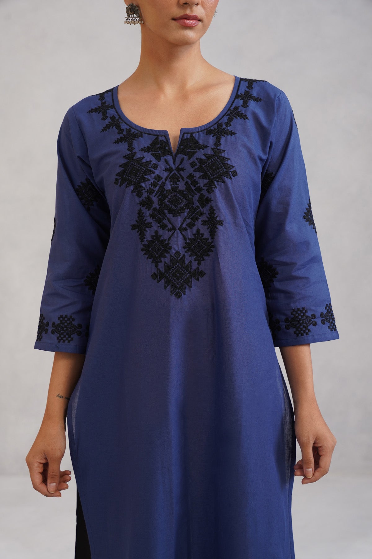 Dua Blue Embroidered Straight Long Kurta