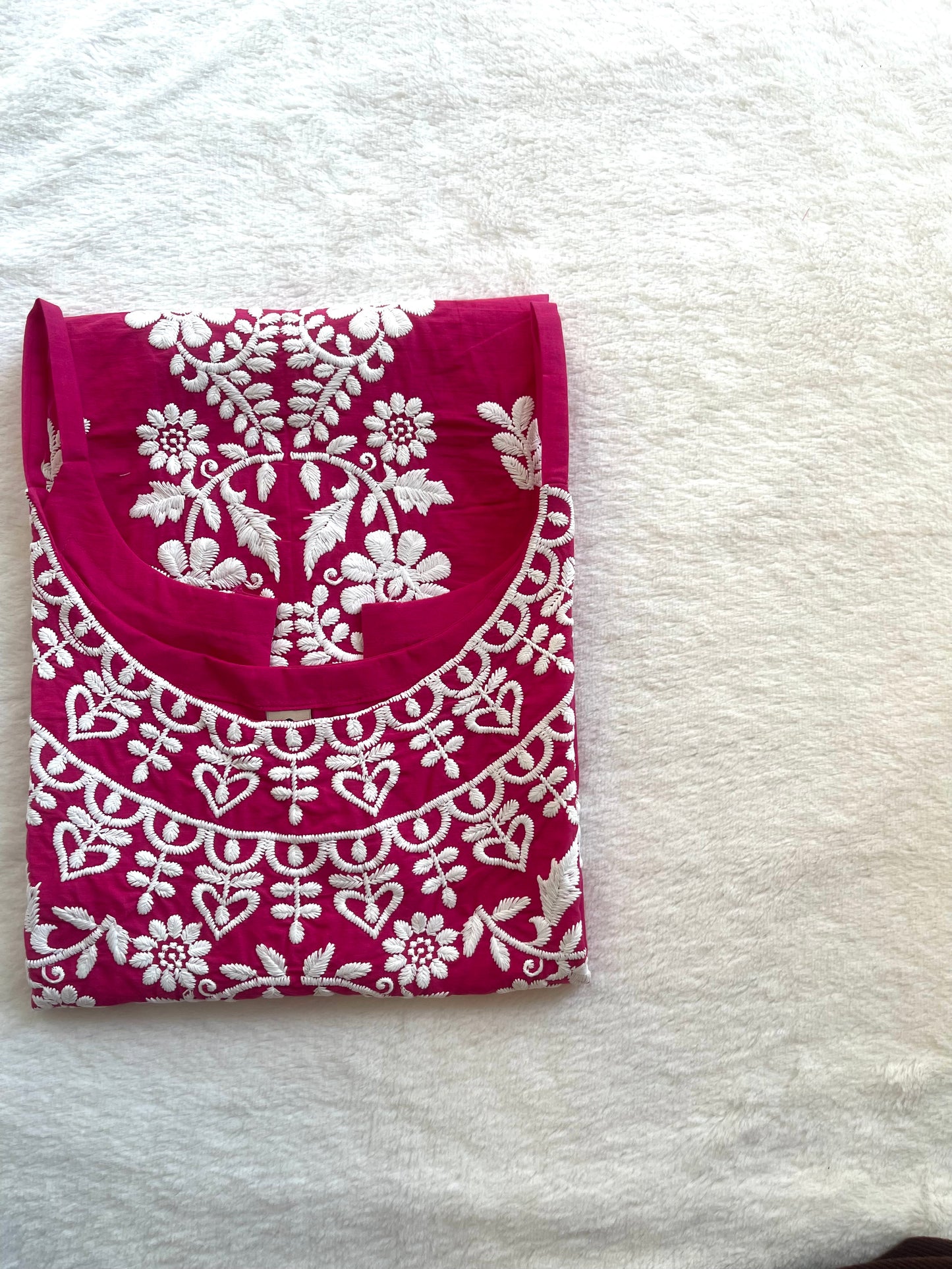 Nazakat cotton kurta in pink – neckline embroidery detail